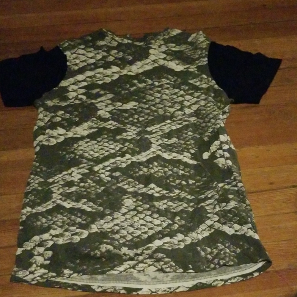 Tshirt, size Large,